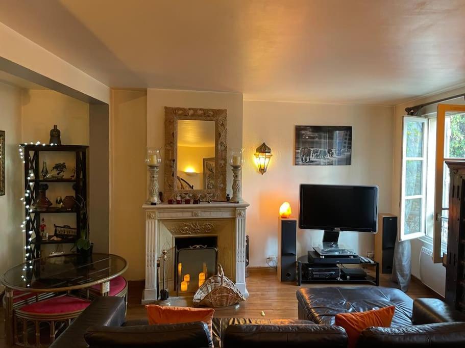 Appartement Sur Le Parvis De La Cathedrale ซ็องลิส ภายนอก รูปภาพ