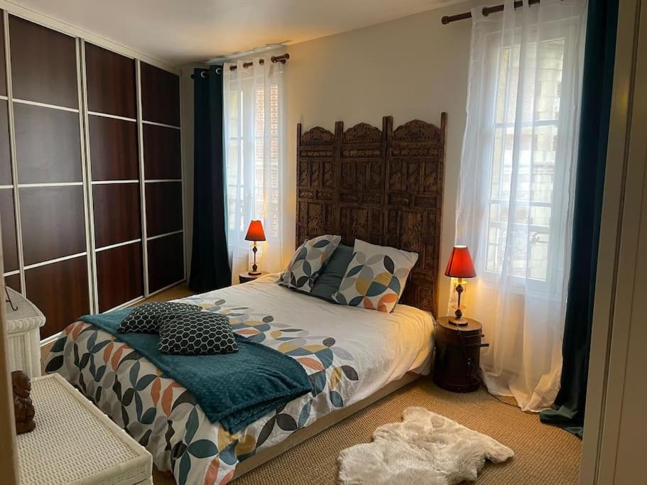 Appartement Sur Le Parvis De La Cathedrale ซ็องลิส ภายนอก รูปภาพ
