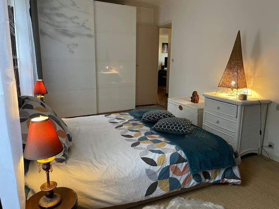Appartement Sur Le Parvis De La Cathedrale ซ็องลิส ภายนอก รูปภาพ